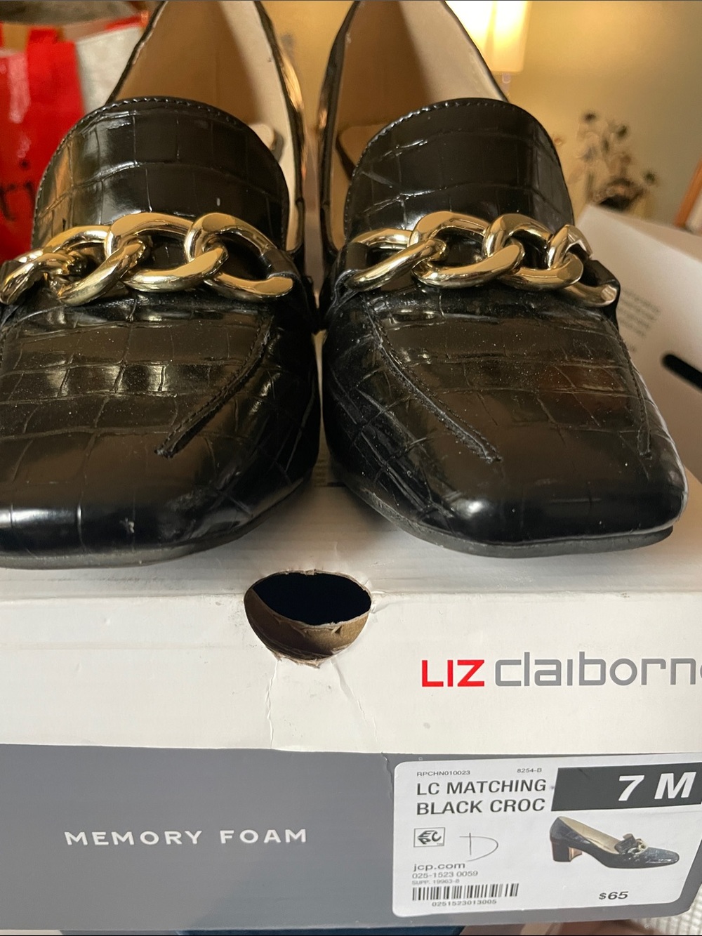 Liz Claiborne Black Croc-Embossed Loafers with Gold Chain